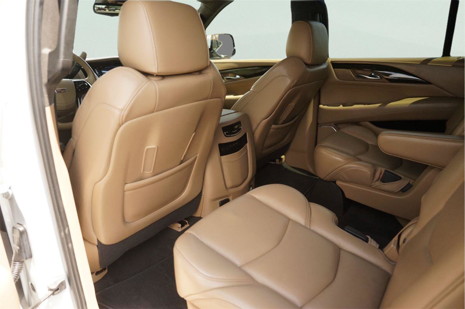 Used 2020 Cadillac Escalade ESV Platinum AWD/4WD image 12