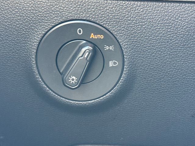 Used 2022 Volkswagen Taos SE w/ Panoramic Sunroof Package image 33