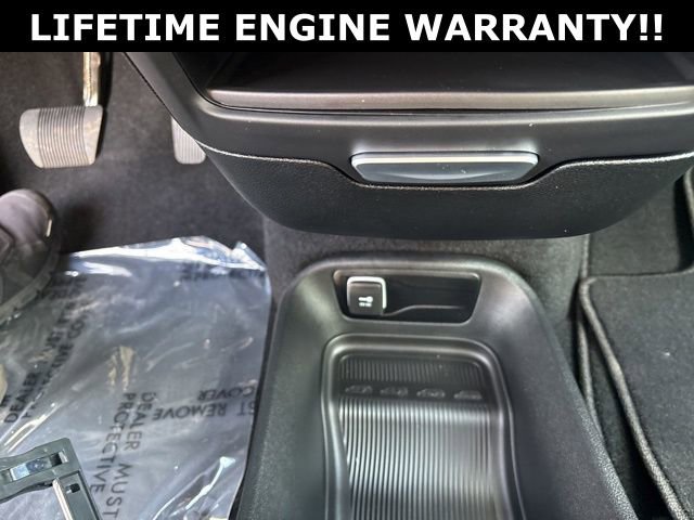 New 2025 Chrysler Voyager LX image 28