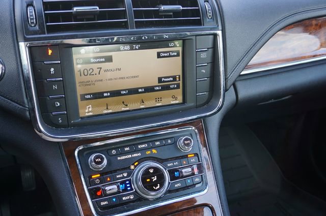 Used 2017 Lincoln Continental Select image 4