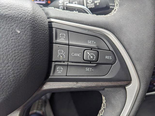 Used 2023 Jeep Grand Cherokee L Limited w/ Luxury Tech Group II image 24