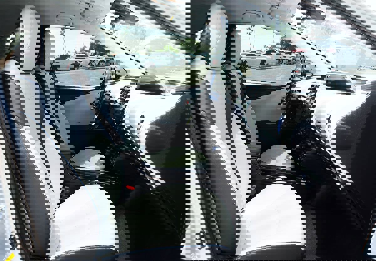 Used 2016 Toyota Prius Three Touring FWD image 34