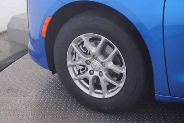 New 2027 Chrysler Pacifica Select FWD image 13