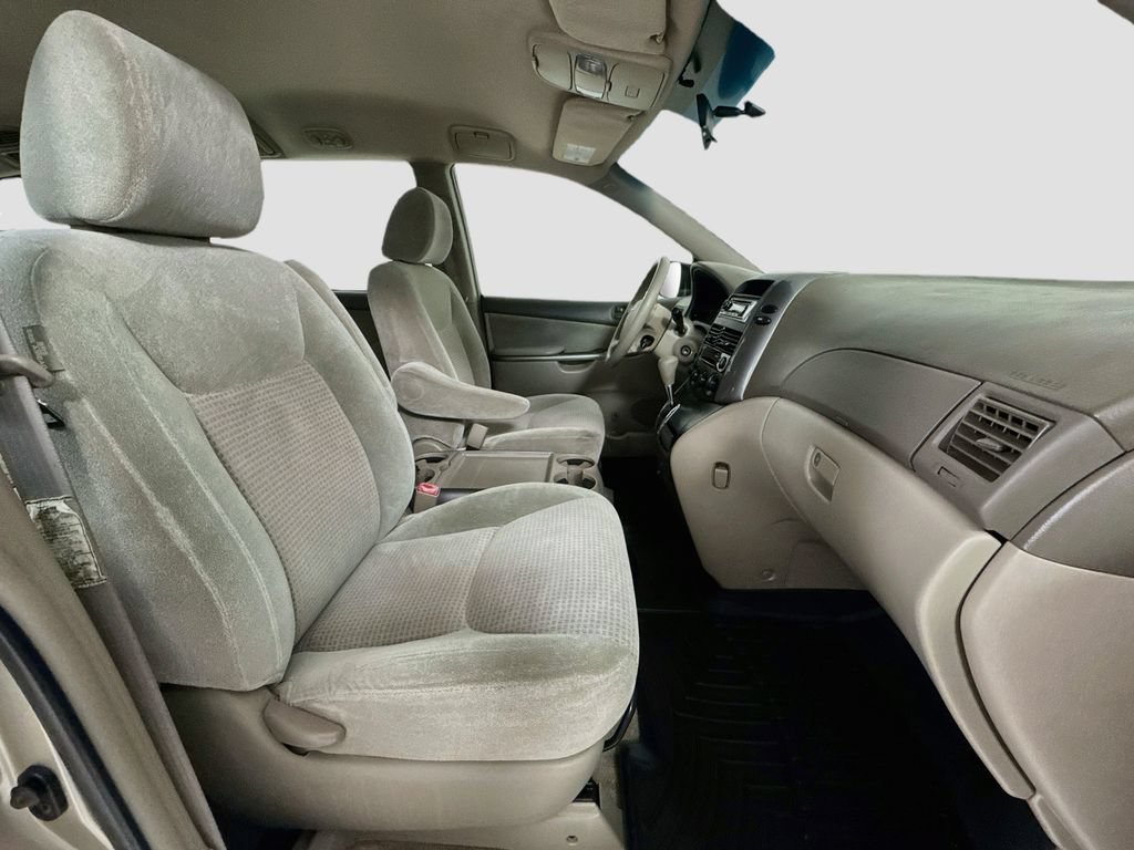 Used 2009 Toyota Sienna CE FWD image 24