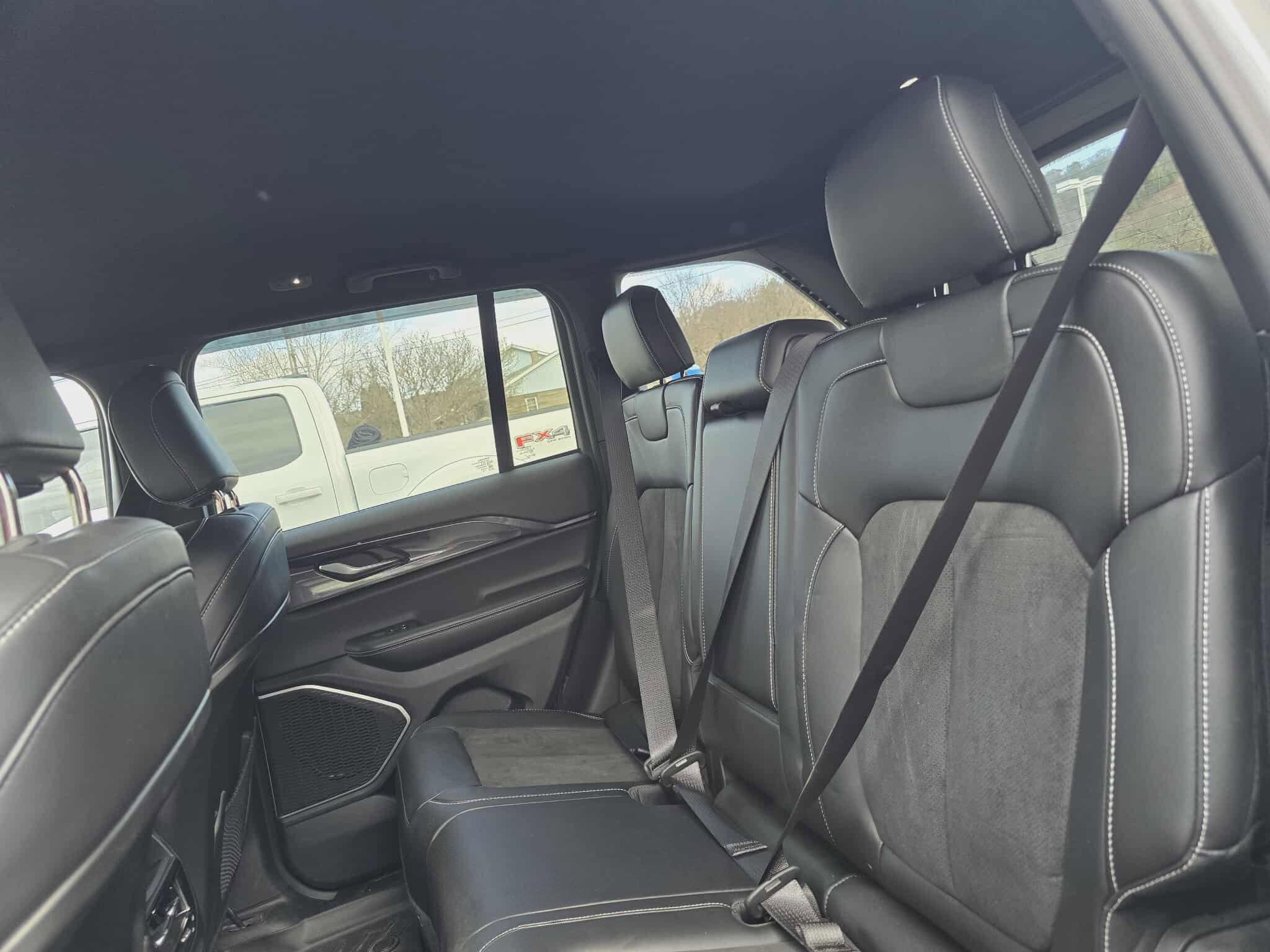 Used 2022 Jeep Grand Cherokee Altitude image 11