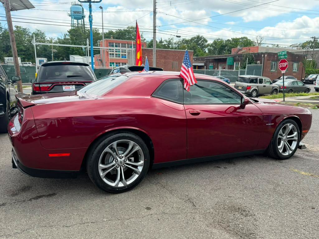 Used 2021 Dodge Challenger R/T RWD image 4