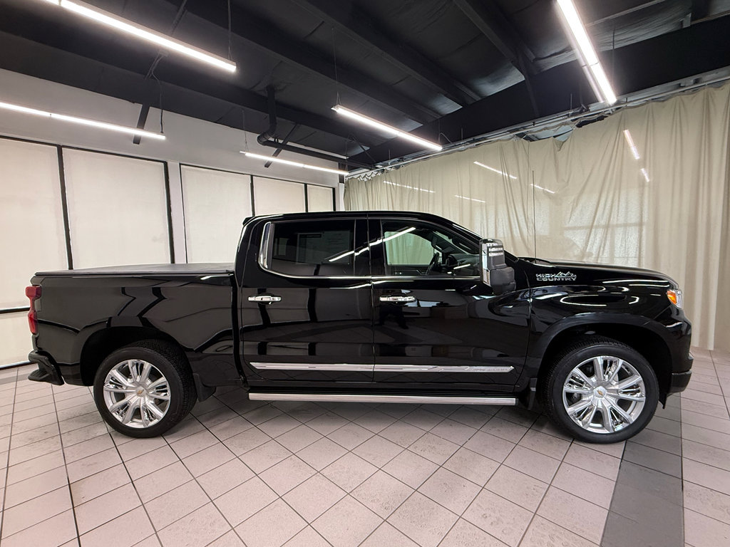Certified 2025 Chevrolet Silverado 1500 High Country w/ High Country Premium Package AWD/4WD image 3