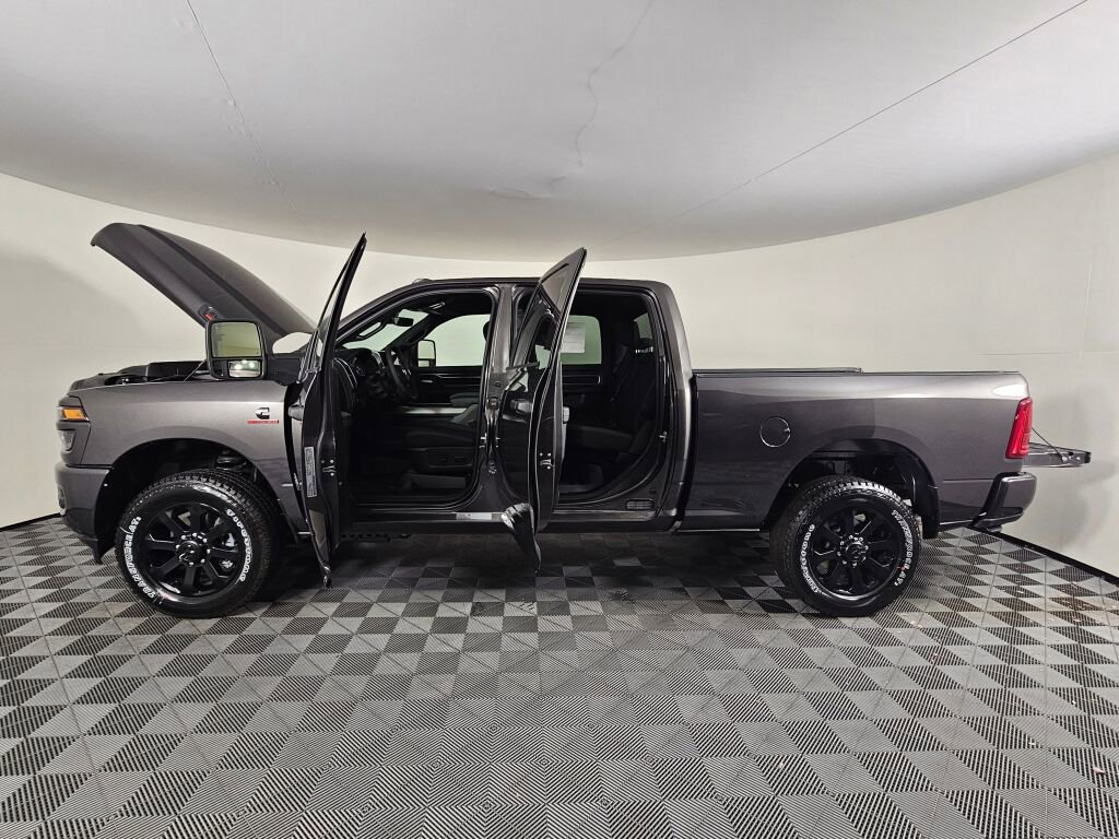 New 2026 RAM 3500 Big Horn AWD/4WD image 17