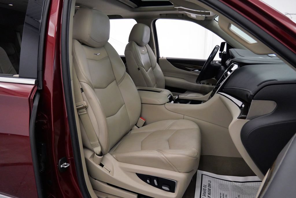 Used 2020 Cadillac Escalade Luxury AWD/4WD image 15