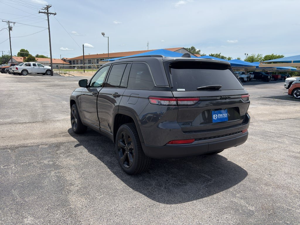 New 2026 Jeep Grand Cherokee Limited w/ Limited Altitude Package AWD/4WD image 7