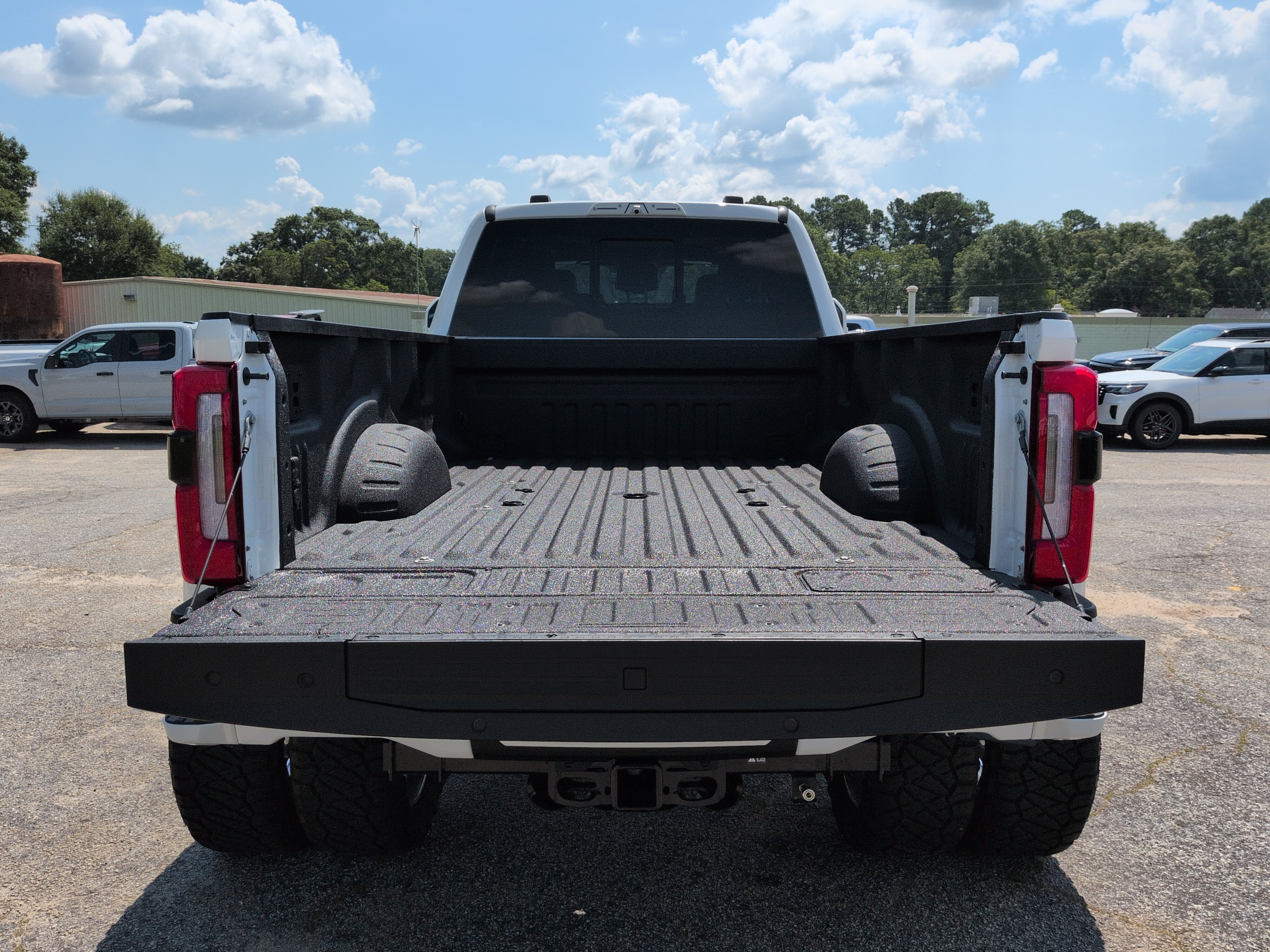 Used 2024 Ford F450 Platinum w/ FX4 Off-Road Package AWD/4WD image 11