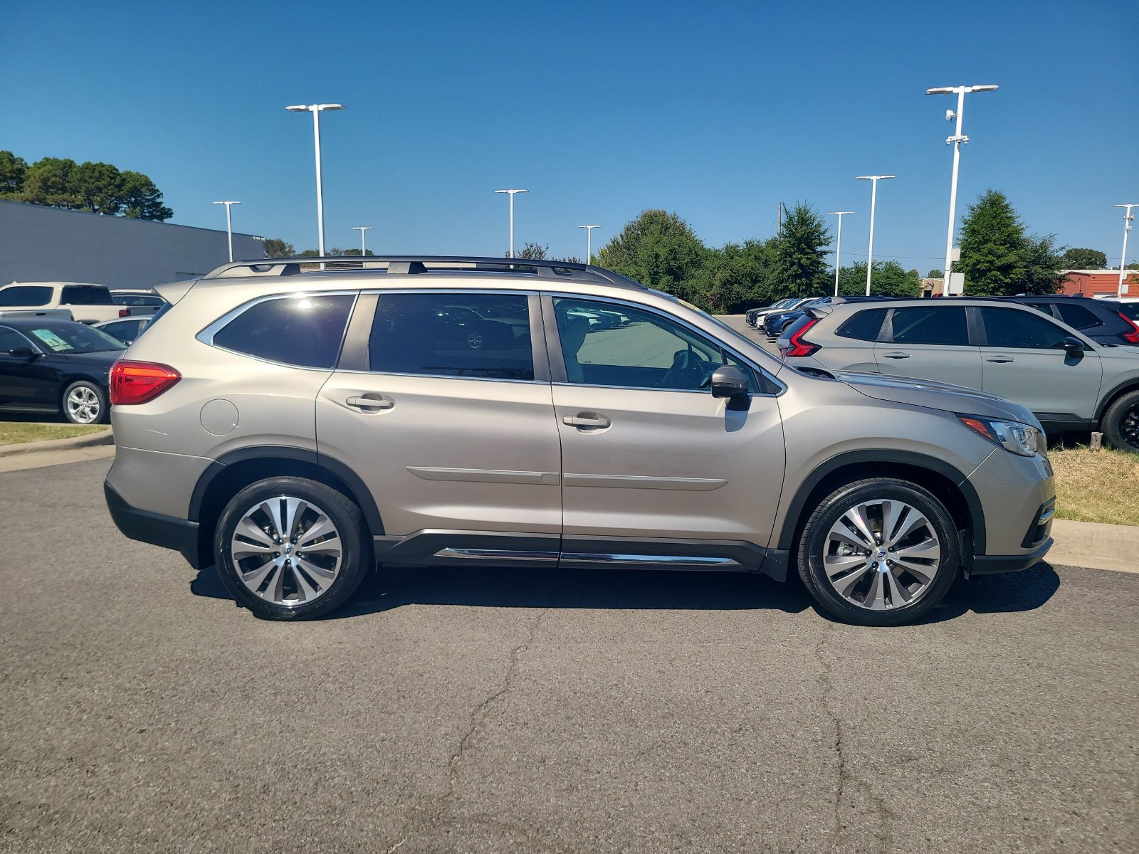 Used 2019 Subaru Ascent Limited w/ Popular Package #2 AWD/4WD image 2