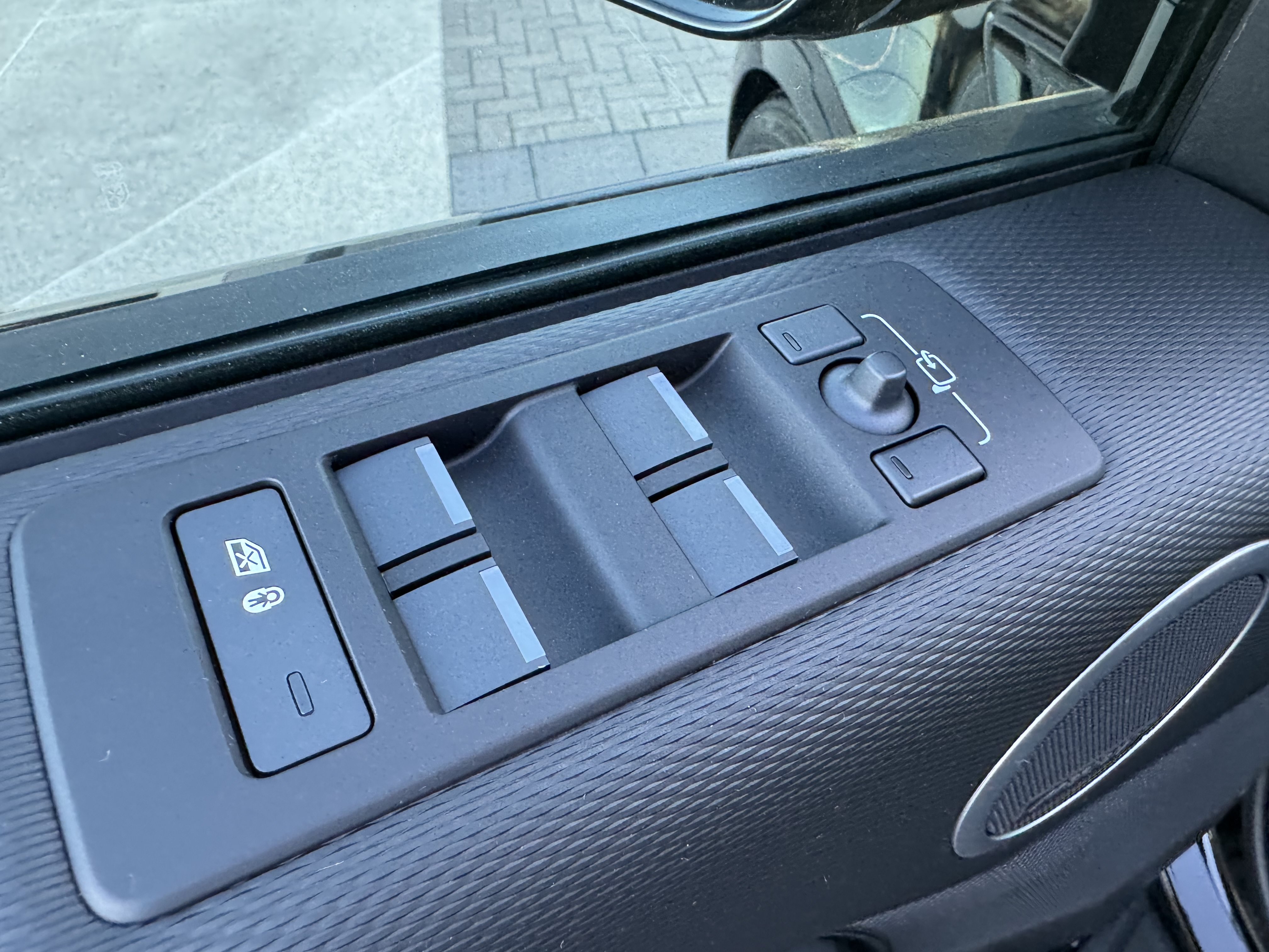 New 2026 Land Rover Discovery Limited Edition AWD/4WD image 11