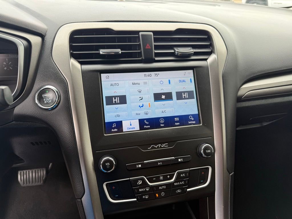 Used 2020 Ford Fusion SE image 21