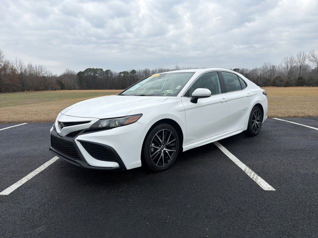 Used 2021 Toyota Camry SE image 1