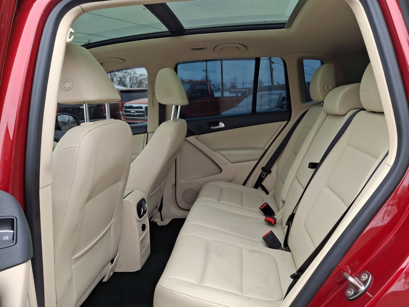 Used 2016 Volkswagen Tiguan SE image 8