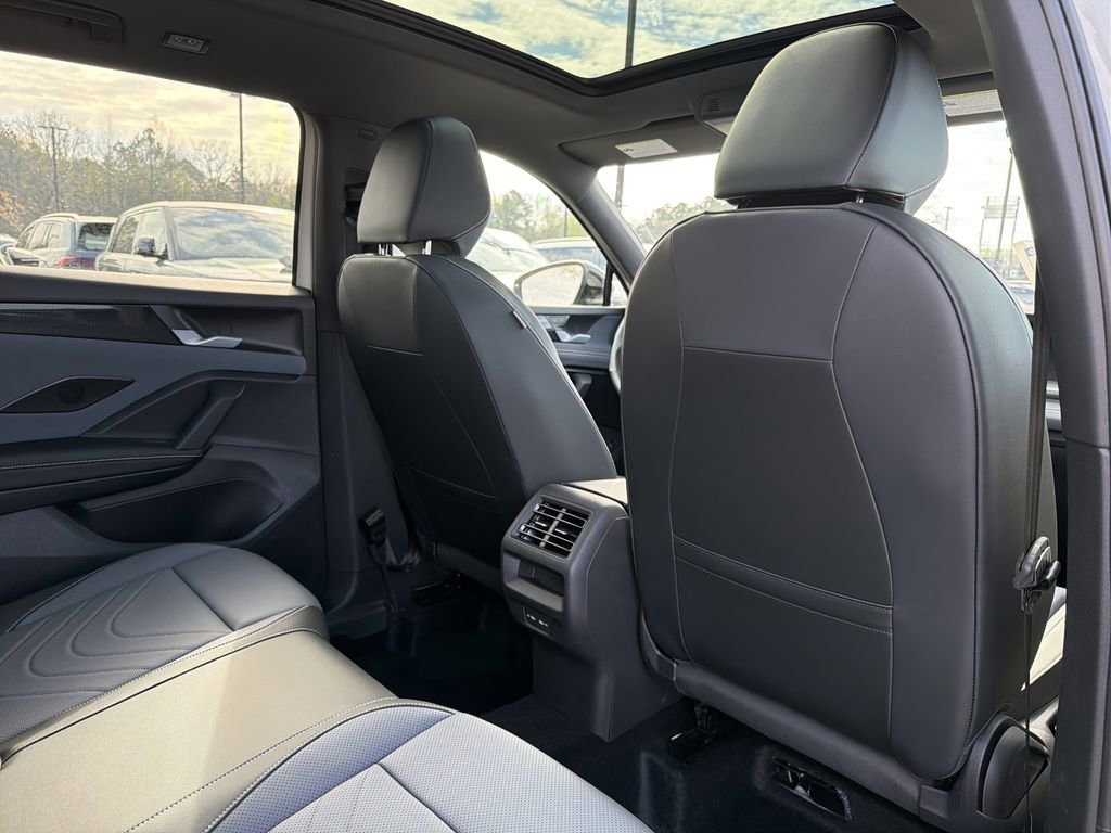 New 2026 Volkswagen Tiguan SE R-Line image 18