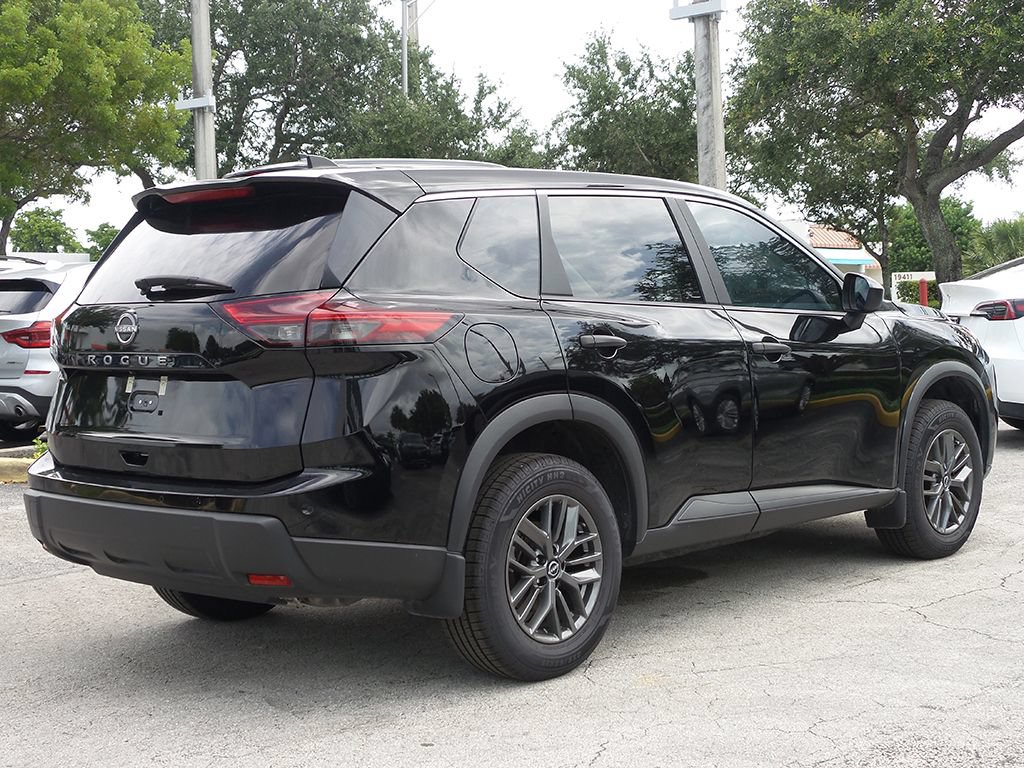 Used 2024 Nissan Rogue S FWD image 7
