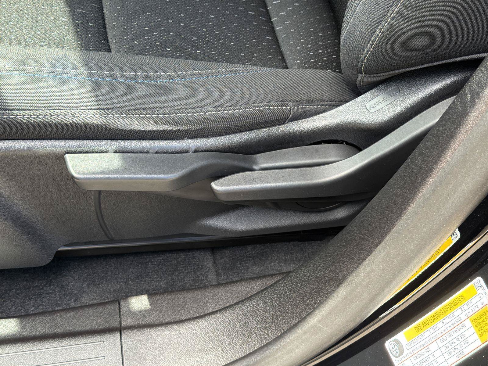 Used 2025 Chevrolet Equinox EV LT FWD image 32