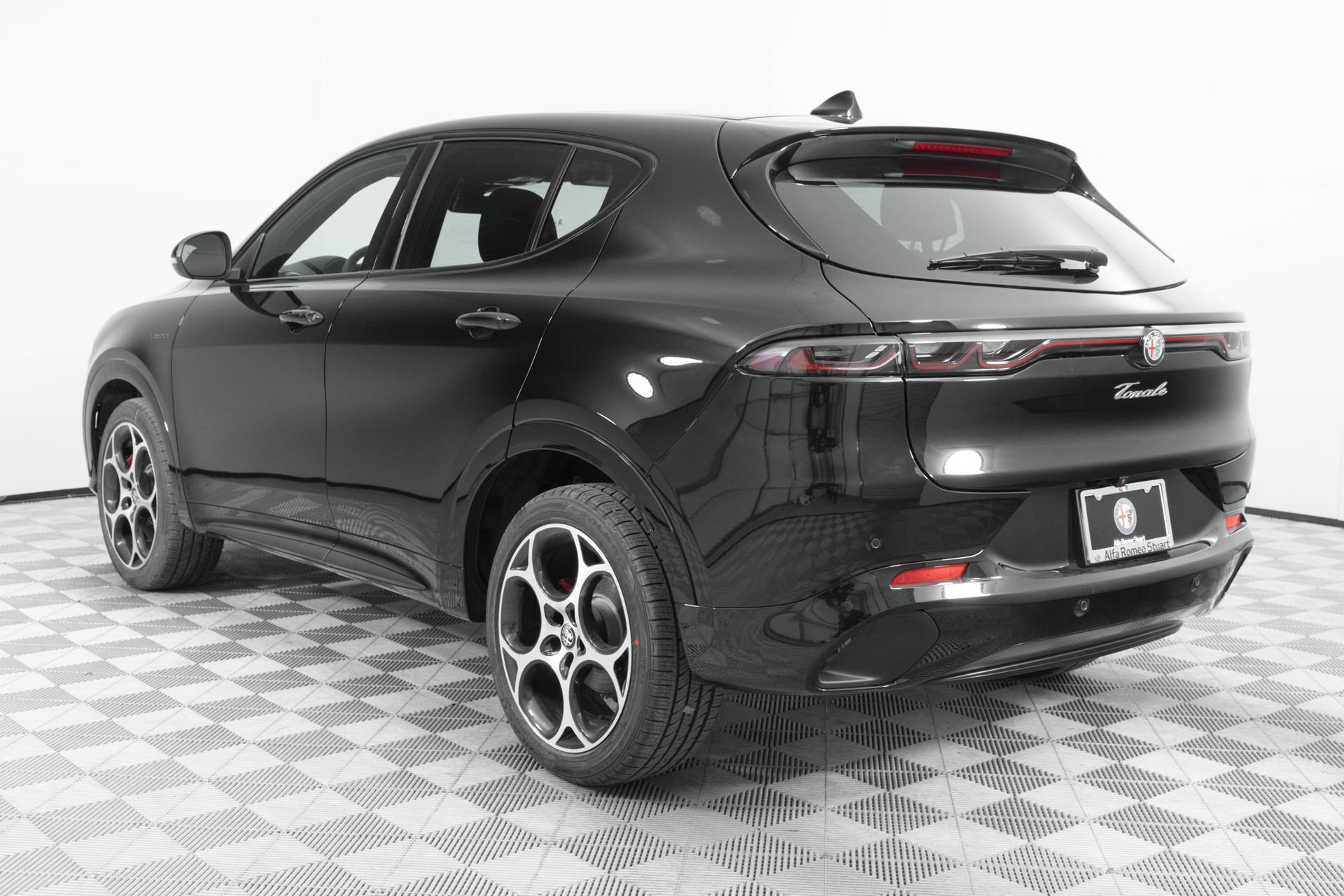 New 2025 Alfa Romeo Tonale w/ Premium Package image 7