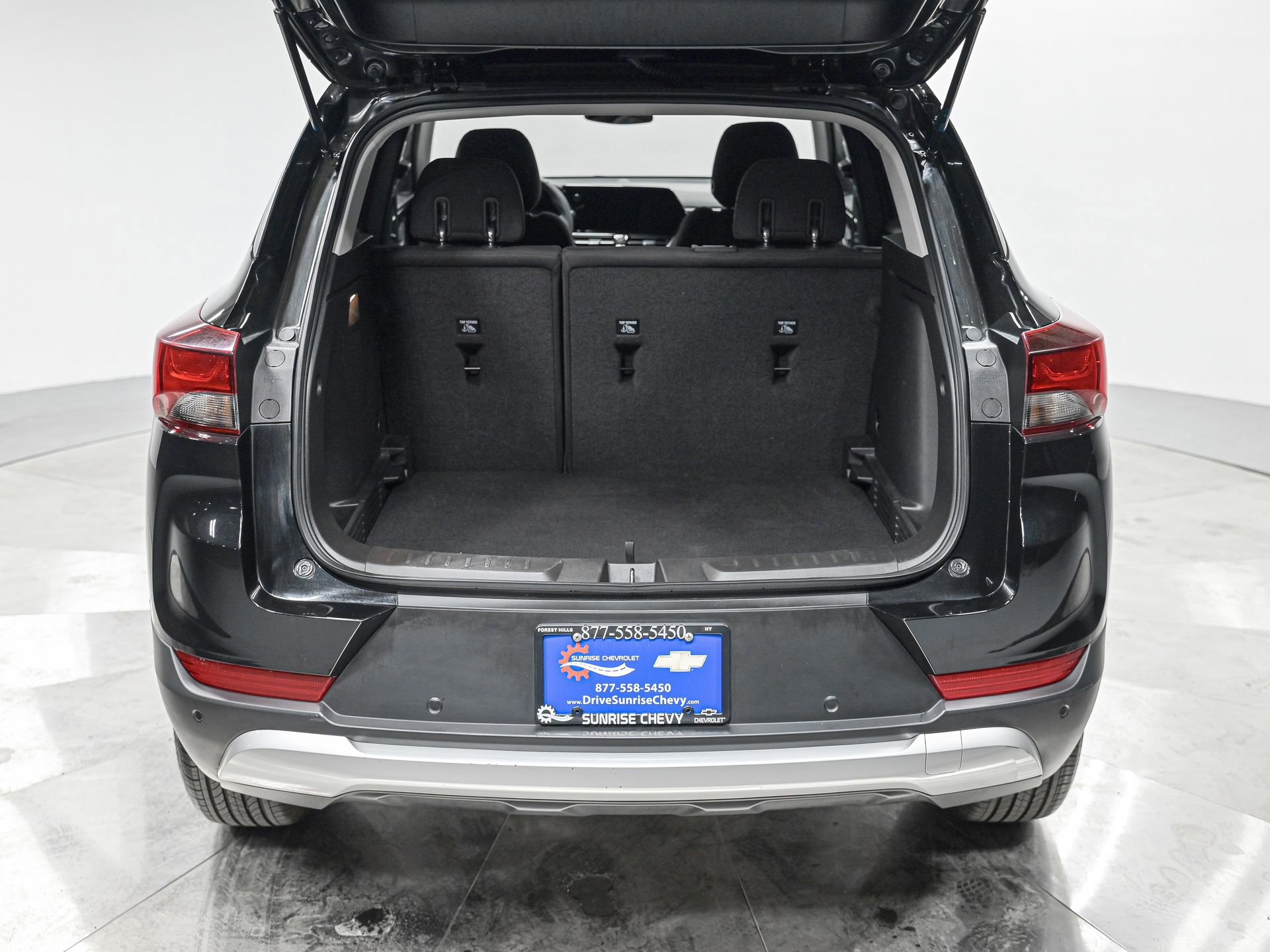 Used 2025 Chevrolet TrailBlazer LT w/ Convenience Package AWD/4WD image 6