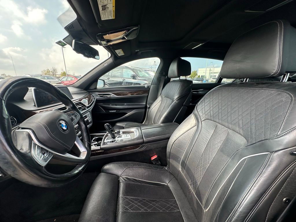 Used 2017 BMW 740i image 9