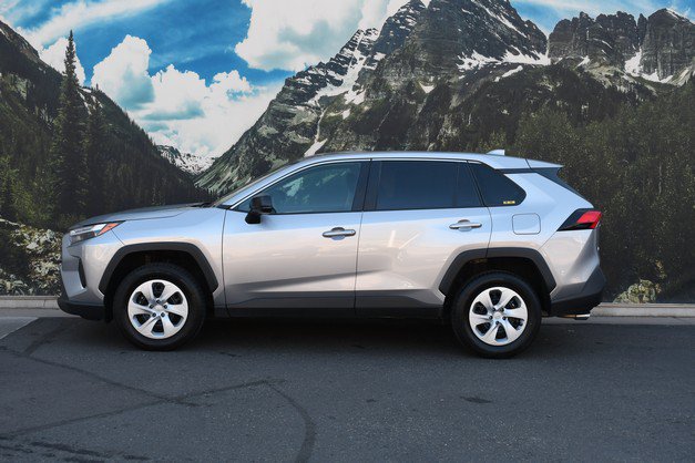 Used 2024 Toyota RAV4 LE AWD/4WD image 7