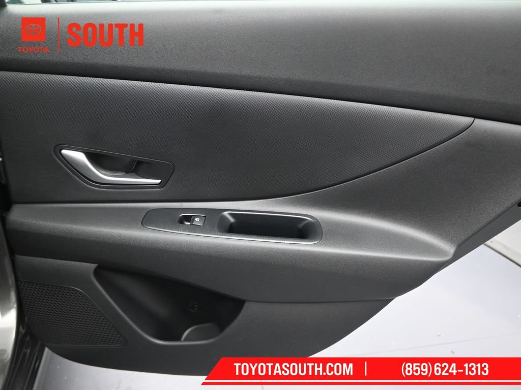 Used 2025 Hyundai Elantra SE FWD image 26
