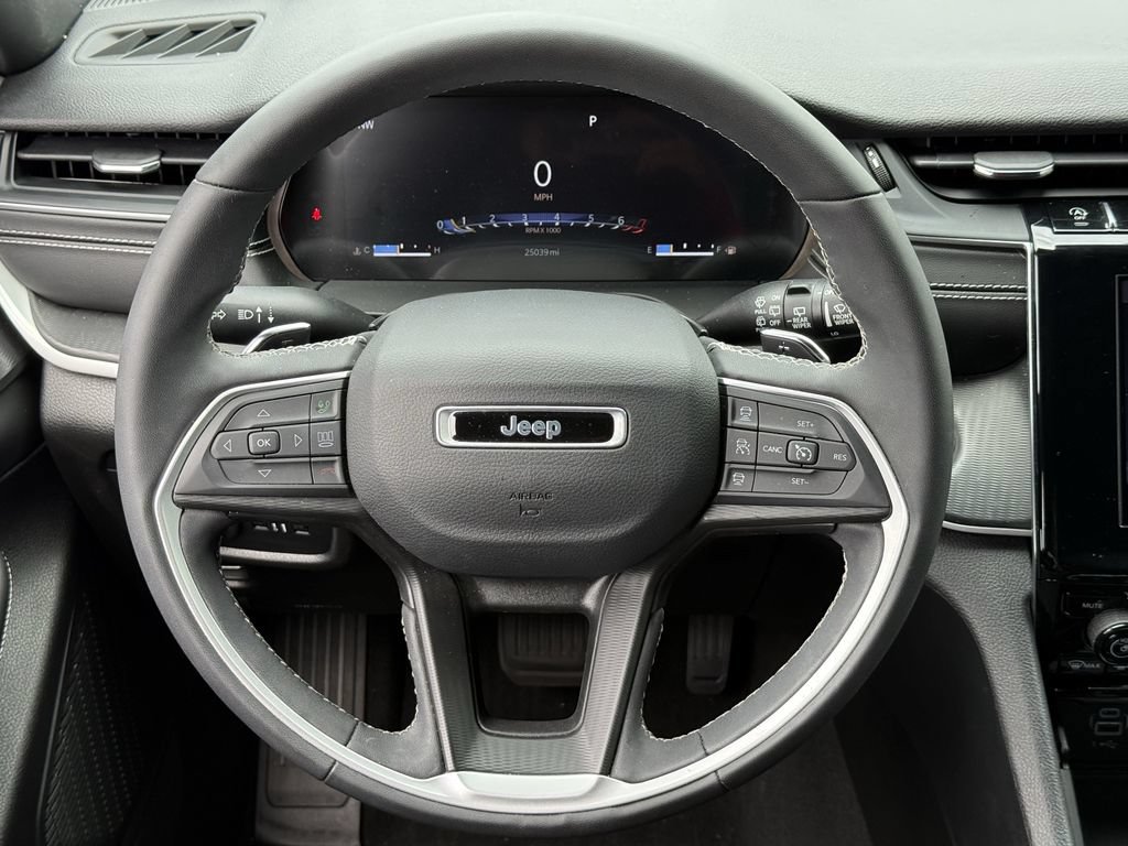 Used 2023 Jeep Grand Cherokee Altitude AWD/4WD image 12