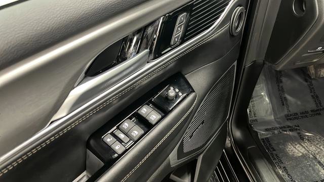 Used 2024 Jeep Wagoneer L Series II w/ Convenience Group I image 29