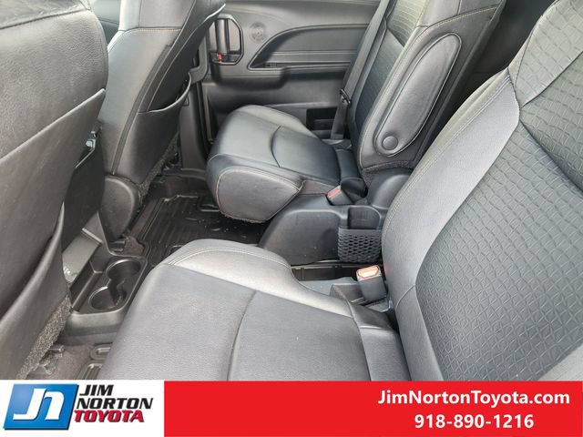 Used 2025 Toyota Sienna XLE Woodland Edition AWD/4WD image 30