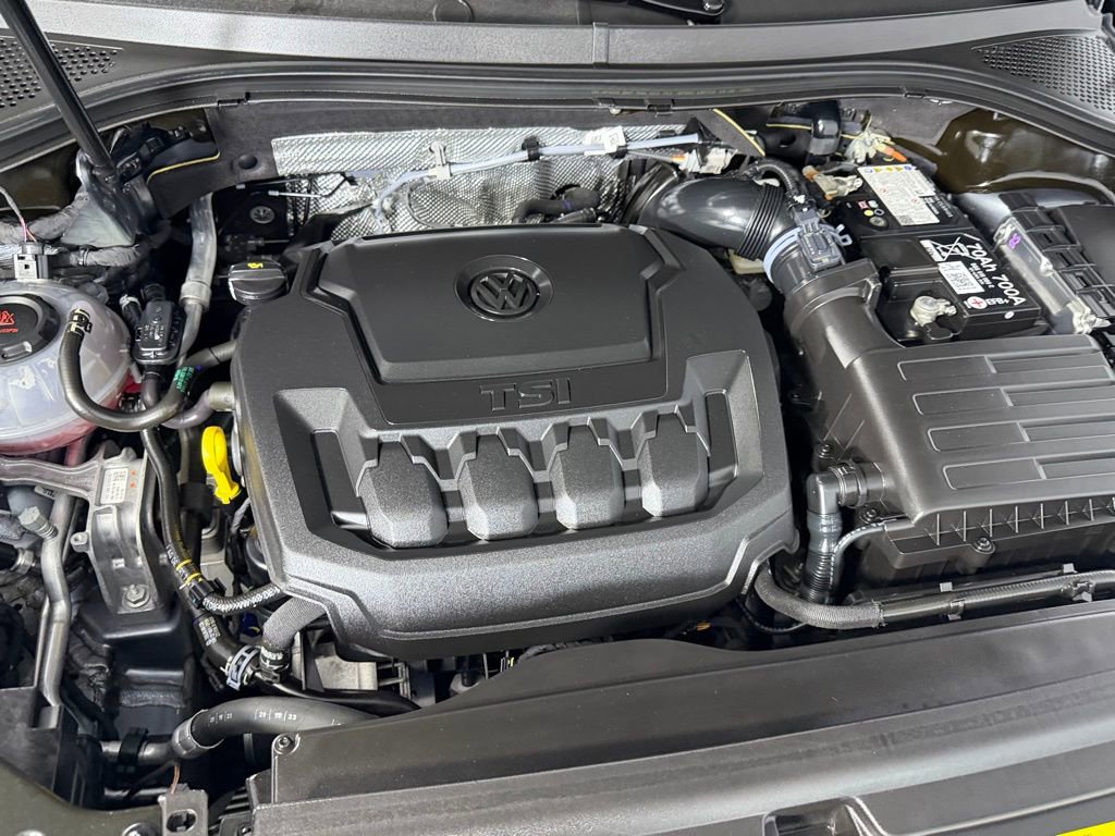 Used 2024 Volkswagen Tiguan SE R-Line image 32