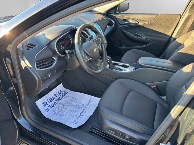 Used 2025 Chevrolet Malibu LT FWD image 9