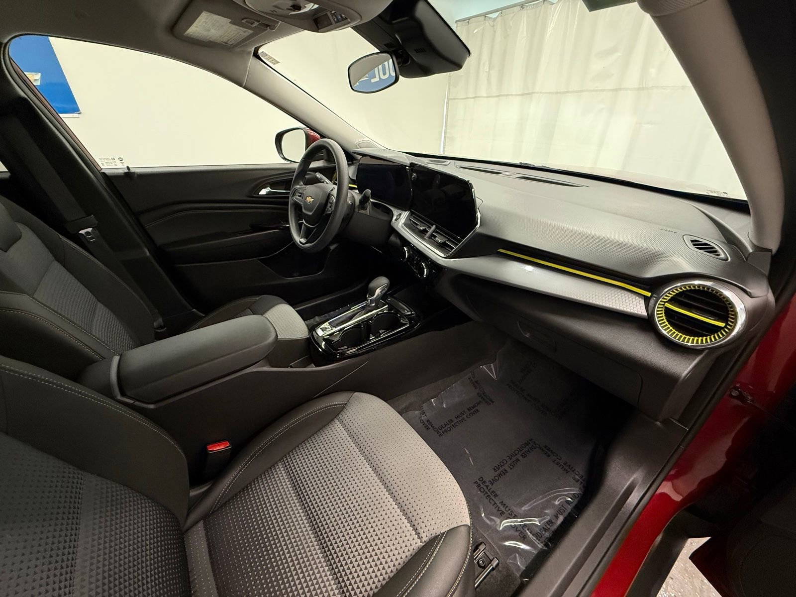 Used 2025 Chevrolet Trax LT image 8