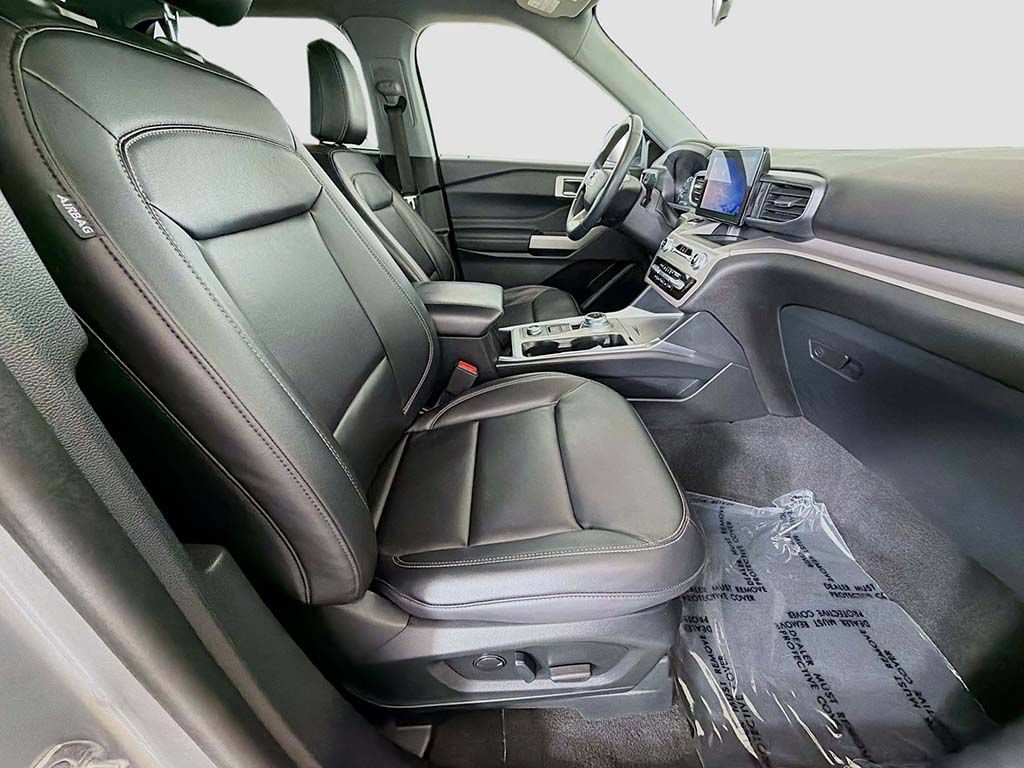Used 2023 Ford Explorer XLT w/ Equipment Group 202A AWD/4WD image 20
