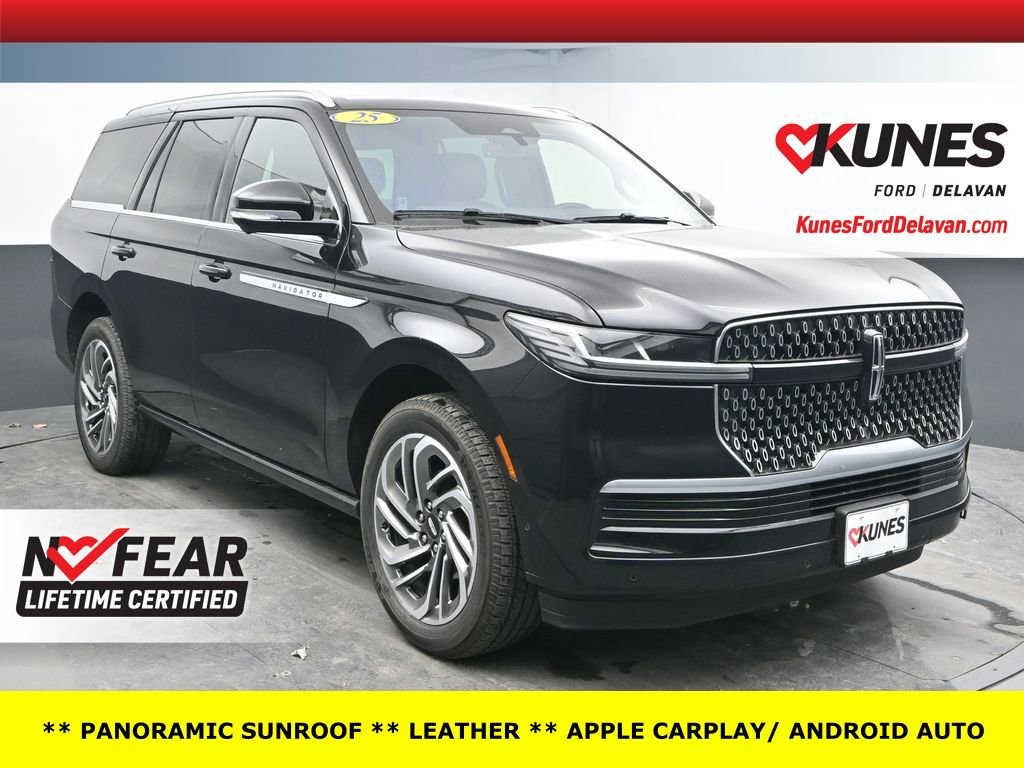 Used 2025 Lincoln Navigator Reserve image 1