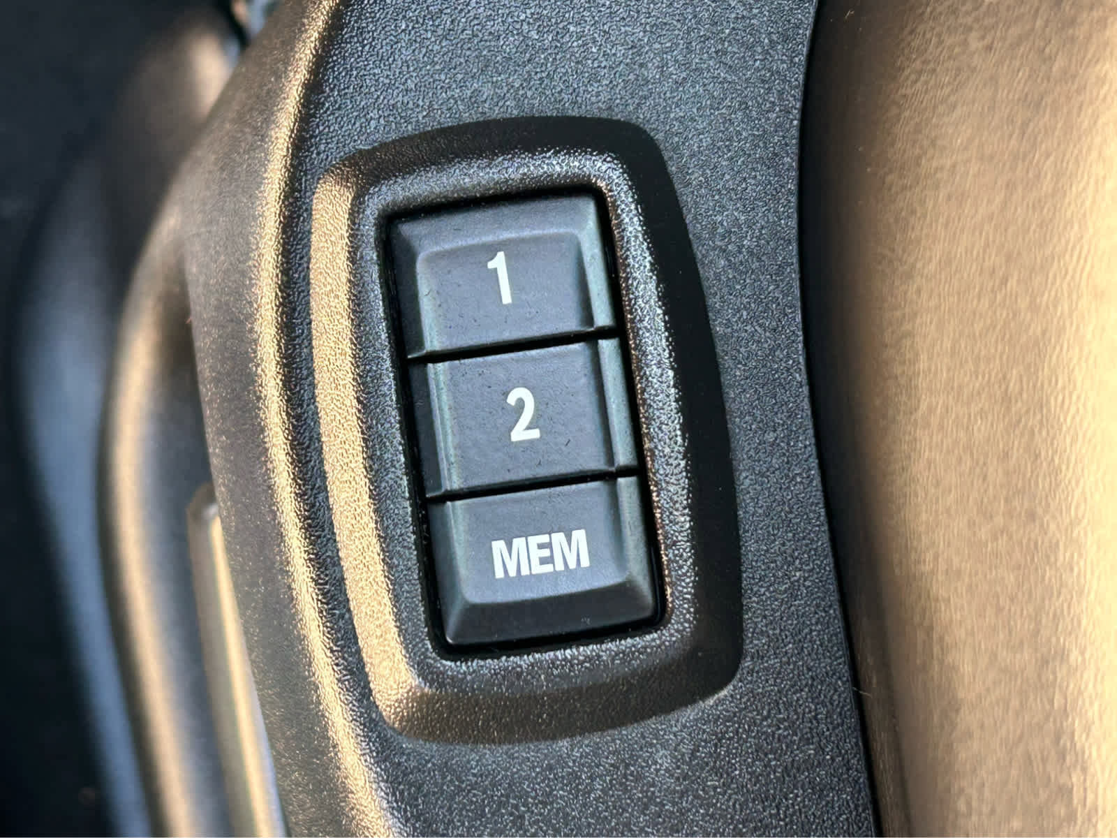 Used 2014 Cadillac SRX Luxury image 16