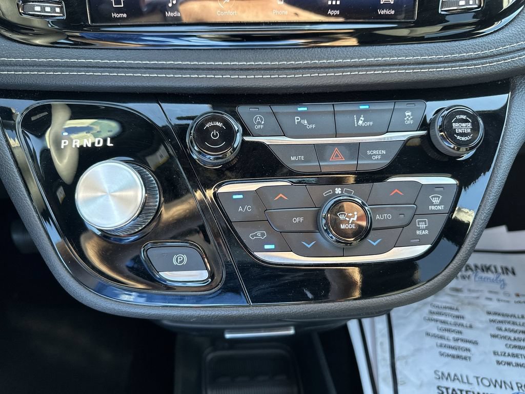 Used 2023 Chrysler Pacifica Touring FWD image 24
