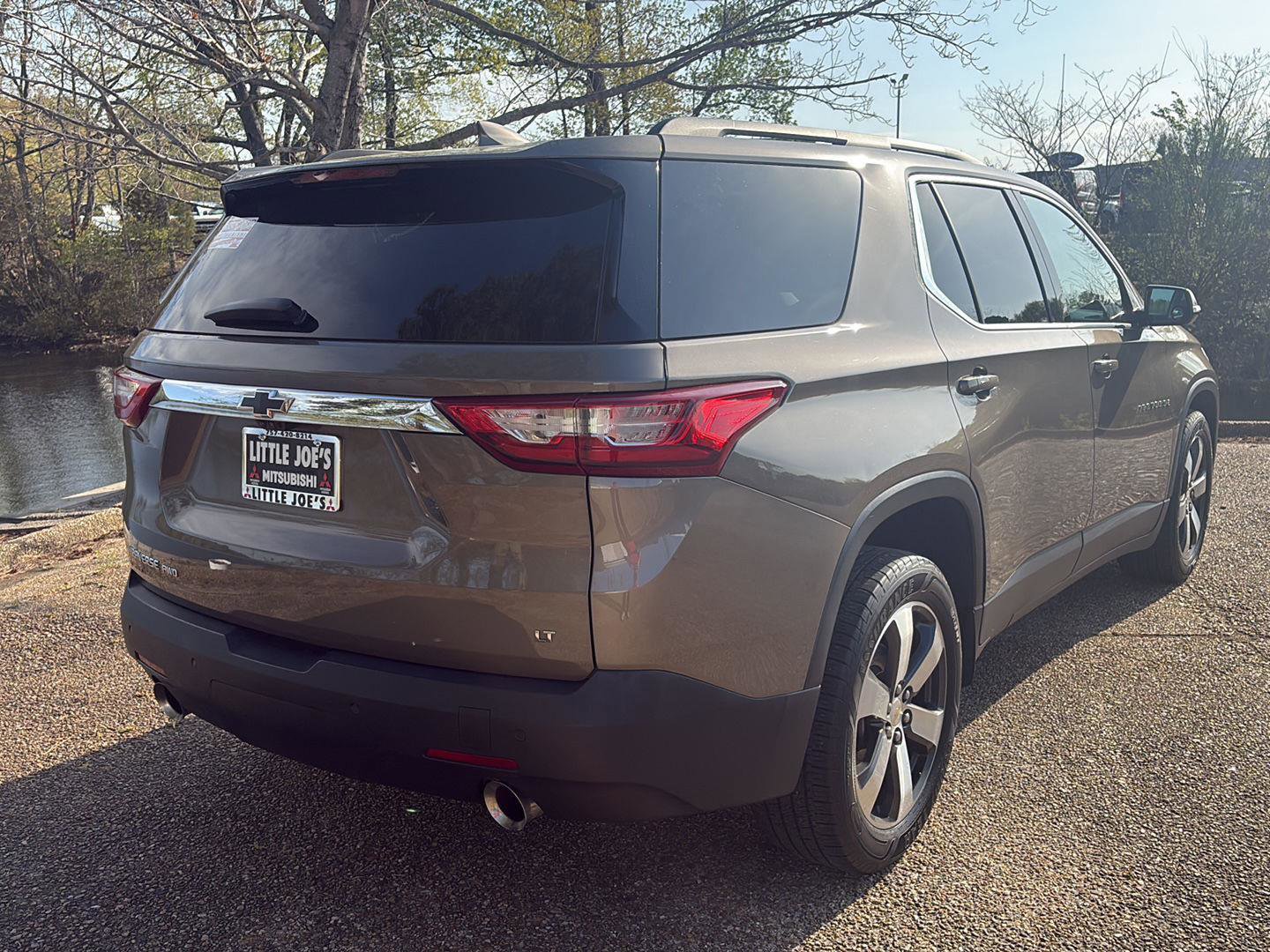 Used 2020 Chevrolet Traverse LT w/ LT Premium Package image 4