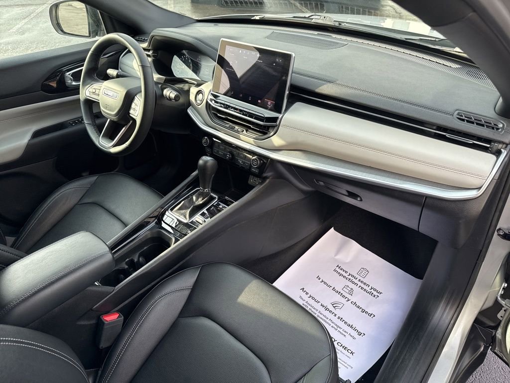 Used 2025 Jeep Compass Limited image 28