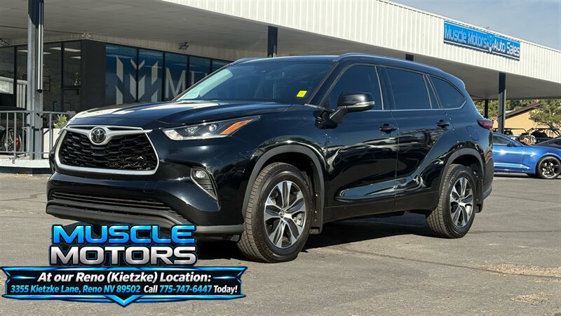 Used 2021 Toyota Highlander XLE AWD/4WD image 3
