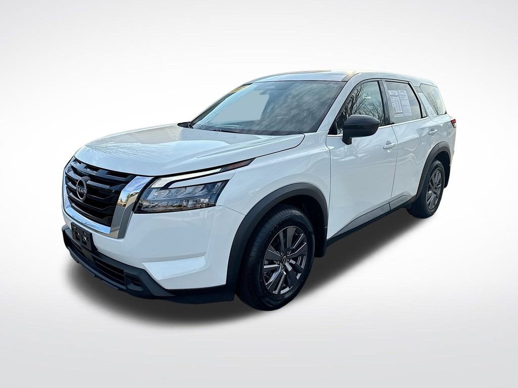Used 2023 Nissan Pathfinder S image 3