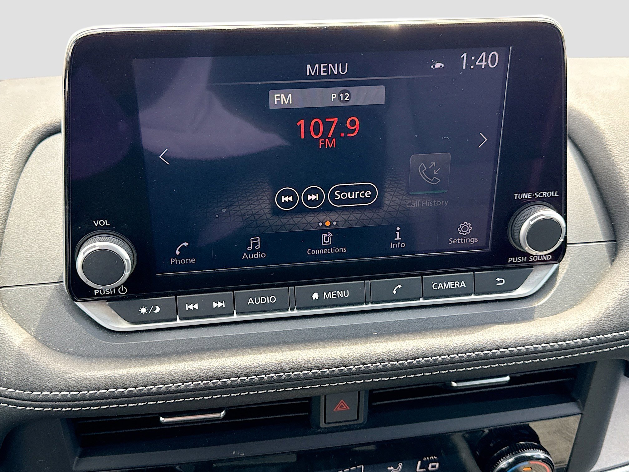 Used 2023 Nissan Rogue SV image 28