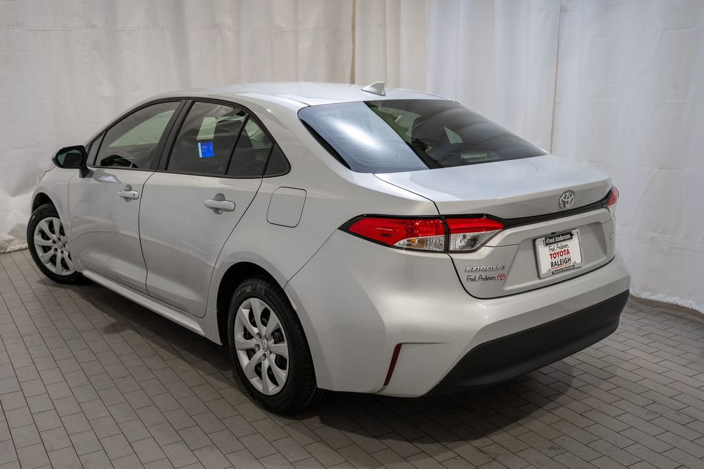 Used 2023 Toyota Corolla LE image 3