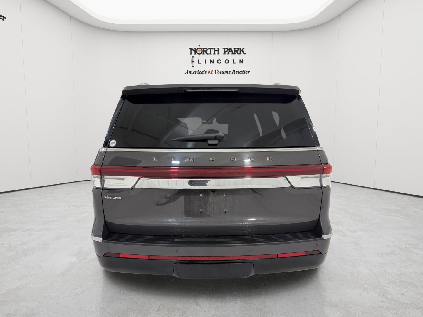 Used 2024 Lincoln Navigator L Black Label AWD/4WD image 4