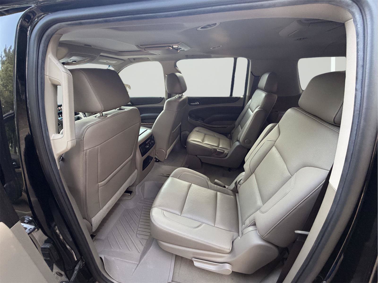 Used 2019 Chevrolet Suburban Premier AWD/4WD image 34