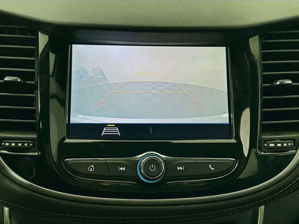 Used 2021 Chevrolet Trax LT w/ LT Convenience Package image 13