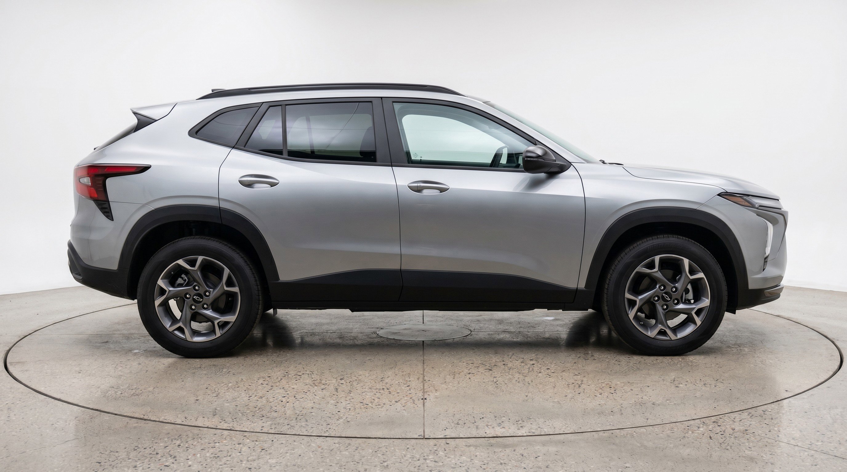 Used 2025 Chevrolet Trax LT FWD image 11