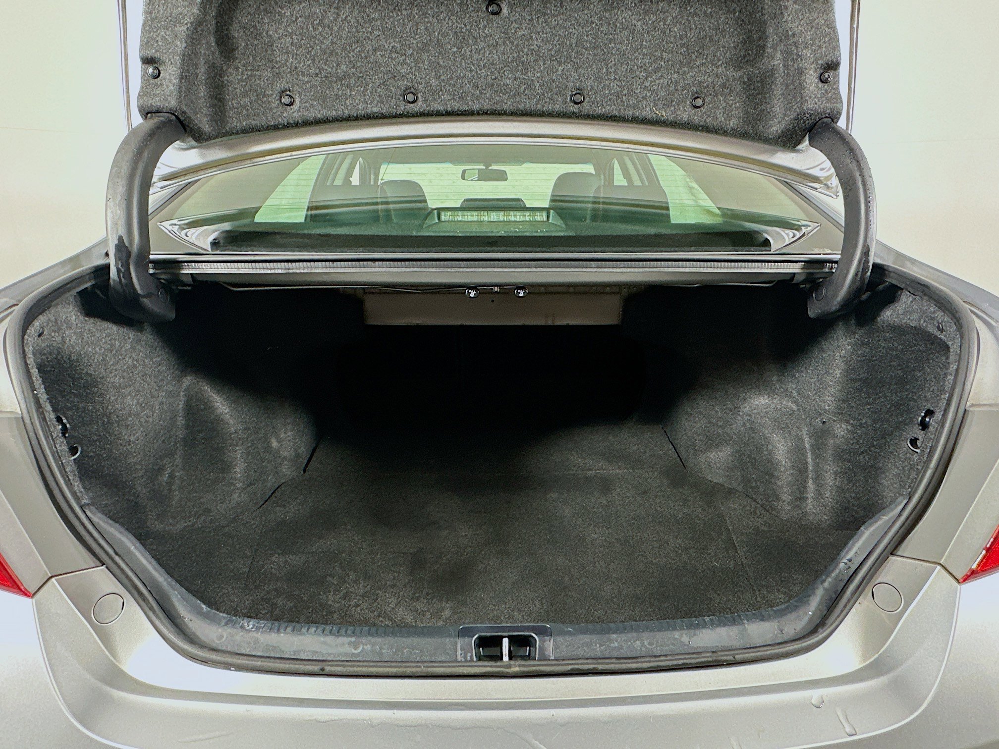 Used 2015 Toyota Camry SE w/ Moonroof Package FWD image 29