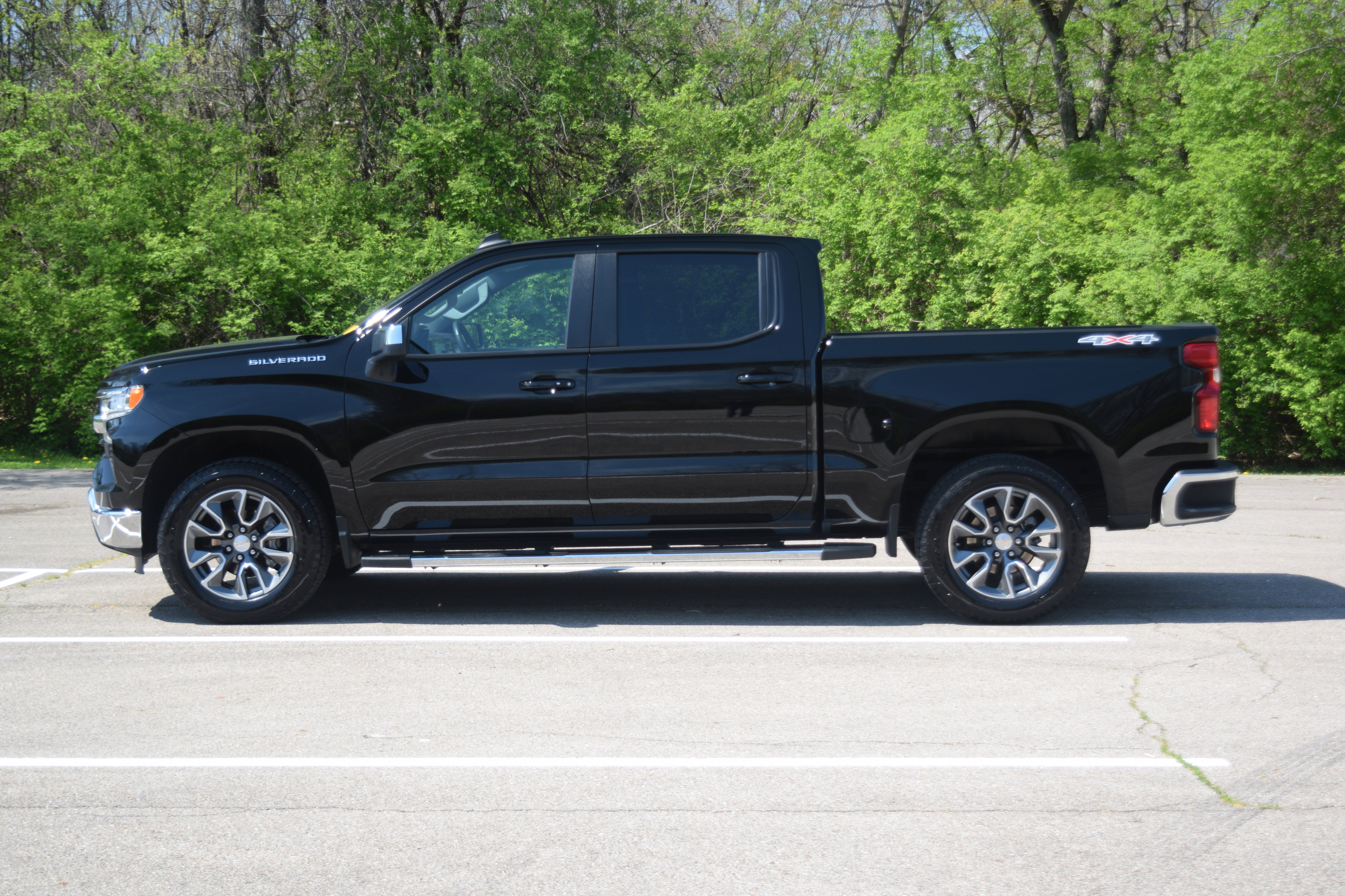Used 2024 Chevrolet Silverado 1500 LT AWD/4WD image 22